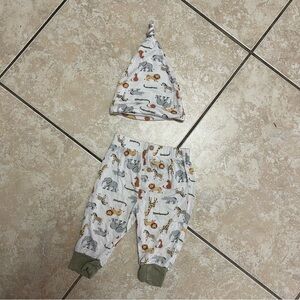 1018. milk berry pants and hat size 0-3 months